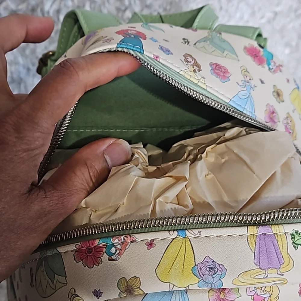 NWT Loungefly Disney Princesses mini backpack and zip coin cardholder - Picture 5 of 12